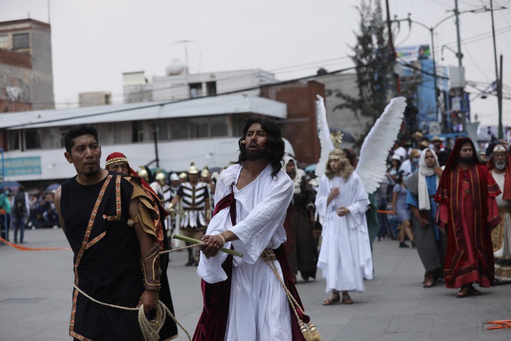 Iztapalapa representa su vía crucis una de las celebraciones más