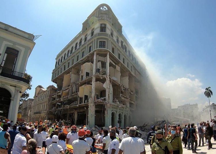 Elevan a 30 la cifra de muertos en la explosión de un hotel en La