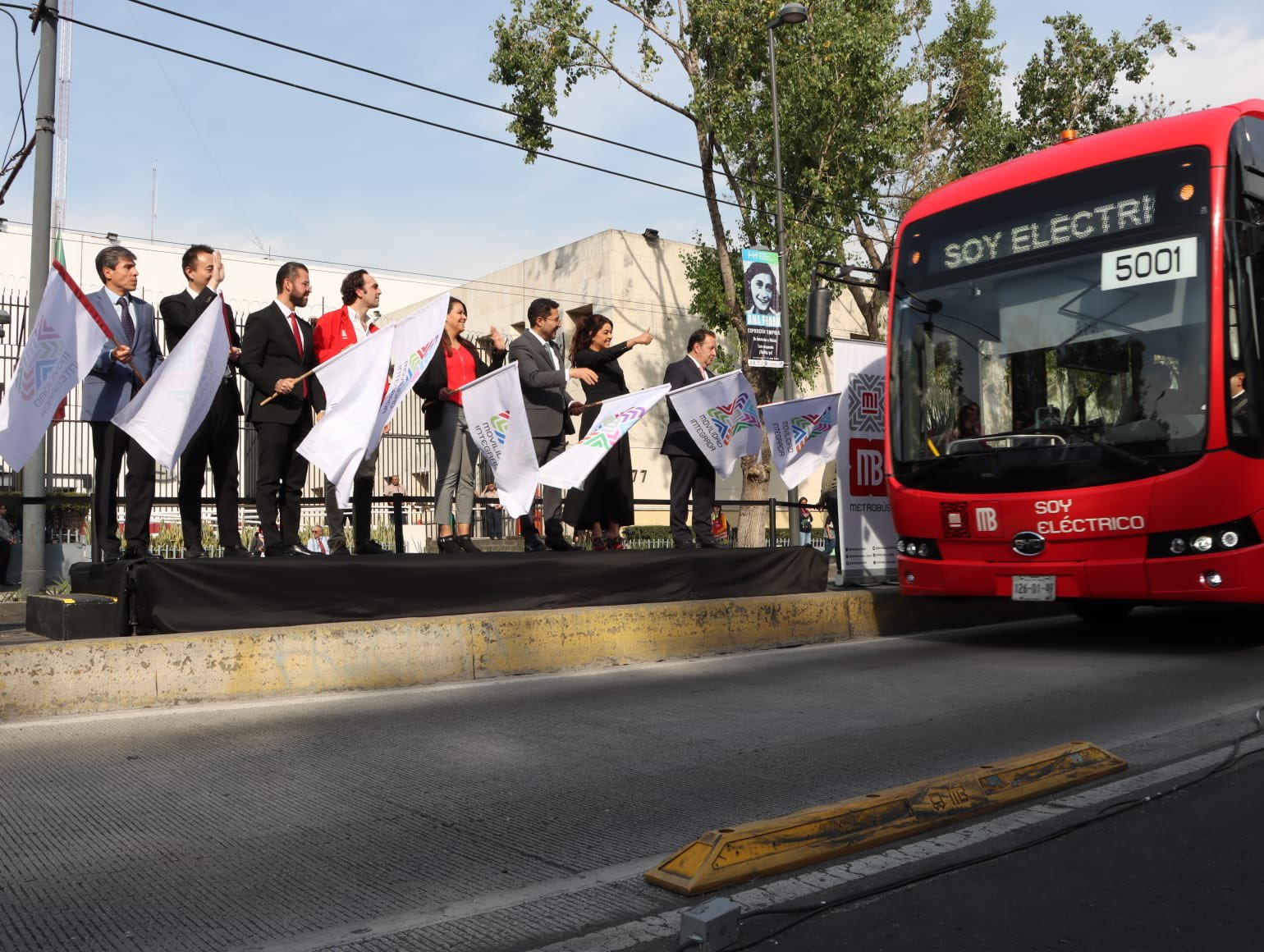 Entran en operación 20 nuevas unidades eléctricas del Metrobús