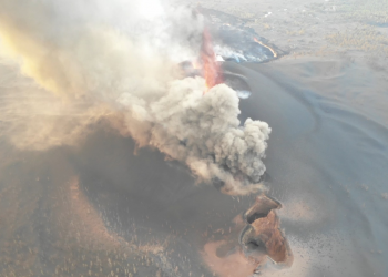 La Palma sigue la evolución de la lava y espera que no arrase otro barrio