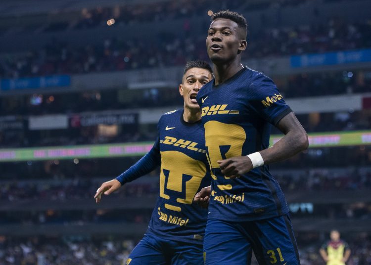 Washington Corozo celebrates his goal 1-2 Favio Alvarez of Pumas during the game America vs Pumas UNAM, corresponding to the Quarterfinals second leg match of the Torneo Apertura Grita Mexico A21 of the Liga BBVA MX, at Azteca Stadium, on November 27, 2021.

Washington Corozo celebra su gol 1-2 con Favio Alvarez de Pumas durante el partido America vs Pumas UNAM, correspondiente al partido de Vuelta de Cuartos de Final del Torneo Apertura Grita Mexico A21 de la Liga BBVA MX, en el Estadio Azteca, el 27 de noviembre de 2021.