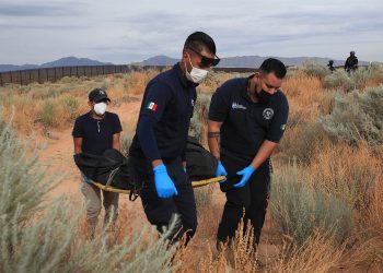 Hallan a migrante muerto junto a muro fronterizo en Ciudad Juárez
