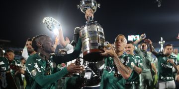 La Confederación Sudamericana de Fútbol (Conmebol) suspendió este lunes los partidos de Copa Libertadores y Copa Sudamericana