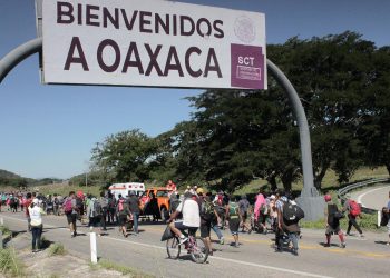 Caravana de migrantes en México deja Chiapas e ingresa a Oaxaca
