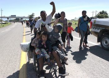 Caravana migrante avanza mermada por Oaxaca