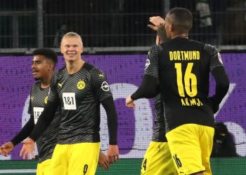 Haaland marca en su regreso en victoria del Dortmund