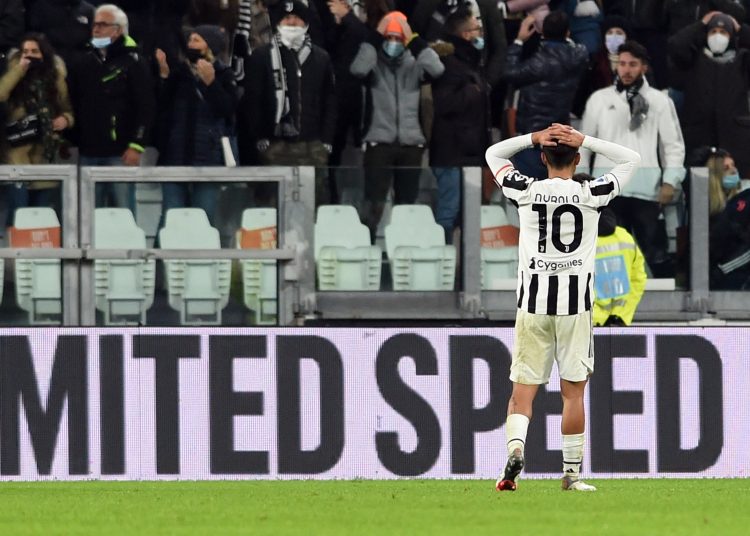 Turin (Italy), 27/11/2021.- Juventus' Paulo Dybala shows his dejection at the end of the Italian Serie A soccer match Juventus FC vs Atalanta BC at the Allianz Stadium in Turin, Italy, 27 November 2021. (Italia) EFE/EPA/MASSIMO RANA