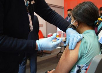 Vacunar a los niños con las dosis de Pfizer y Moderna es seguro: Dr. Comas