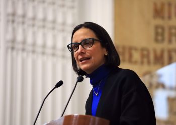 La capital del país inició el camino hacia su recuperación económica: González