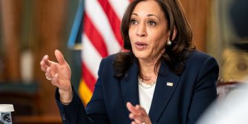 Kamala Harris viajará a Francia, busca restablecer del todo las relaciones con el país europeo