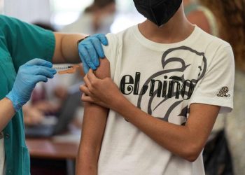 Inicia vacunación para jóvenes de 15 a 17 en CDMX