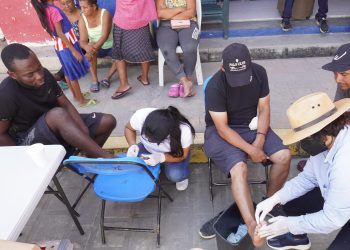 La caravana migrante avanza cansada por Oaxaca