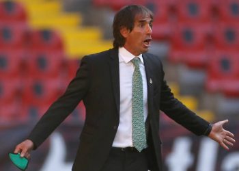 Santos despide a Almada