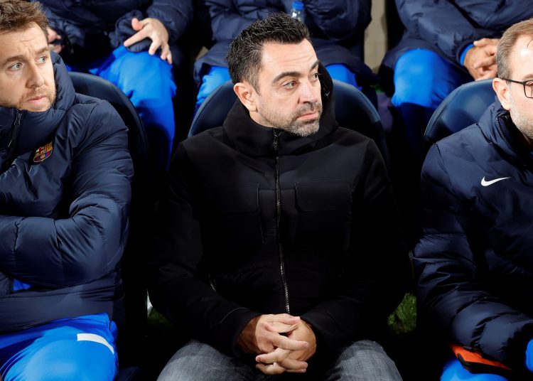 VILLARREAL, 27/11/2021.- El técnico del FC Barcelona, Xavi Hernández, durante el encuentro correspondiente a la decimoquinta jornada de primera división que disputan hoy sábado frente al Villarreal en el estadio de La Cerámica, en la localidad castellonense. EFE / Domenech Castelló.