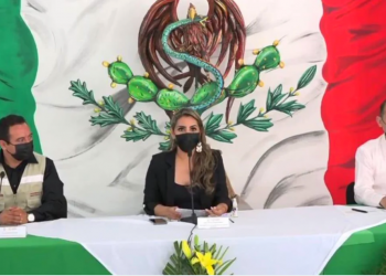 Polémica por bandera modificada en evento de Evelyn Salgado