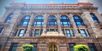 Banxico mantiene tasa de interés en 6.5% y prevé conservarla el resto del año