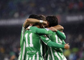 El Betis gana 2-0 al Ferencvaros y asegura su pase pero como segundo de grupo