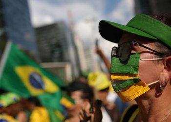 Pandemia de COVID continúa perdiendo fuerza en Brasil