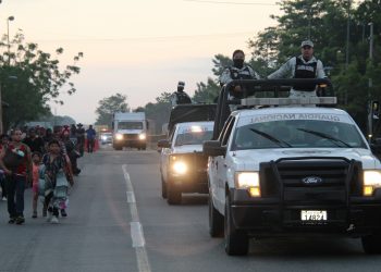 Nueva caravana migrante continúa su paso por Chiapas