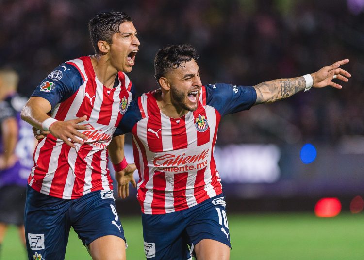 Angel Zaldivar celebrates his goal 0-1 with  Alexis Vega of Guadalajara during the game Mazatlan FC vs Guadalajara, corresponding to 17th round of the Torneo Apertura Grita Mexico A21 of the Liga BBVA MX, at El Kraken Stadium, on November 05, 2021.



Angel Zaldivar celebra su gol 0-1 con Alexis Vega de Guadalajara durante el partido Mazatlan FC vs Guadalajara, Correspondiente a la Jornada 17 del Torneo Apertura Grita Mexico A21 de la Liga BBVA MX, en el Estadio El Kraken , el 05 de Noviembre de 2021.