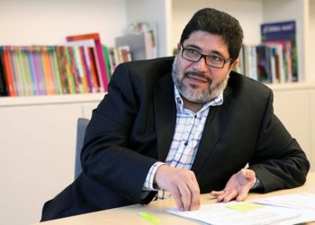 Se pierden 22 mil millones de pesos que antes iban para programas específicos exitosos, para dárselos a becas: Calderón