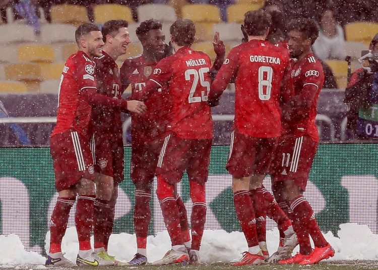 Kiev (Ukraine), 23/11/2021.- Players of Bayern celebrate a goal during the UEFA Champions League group E soccer match between Dynamo Kyiv and Bayern Munich in Kiev, Ukraine, 23 November 2021. (Liga de Campeones, Ucrania) EFE/EPA/OLEG PETRASYUK