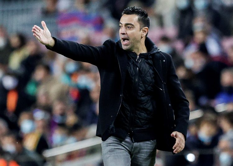 BARCELONA, 20/11/2021.- El entrenador del FC Barcelona Xavi Hernández durante el partido de la jornada 14 de Liga en Primera División que FC Barcelona y RCD Espanyol disputan hoy sábado en el Camp Nou. EFE/Quique García