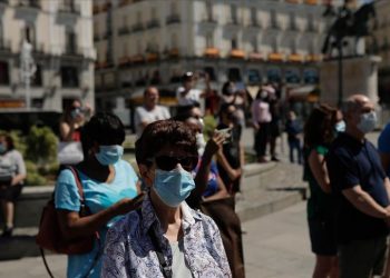 OMS atribuye ola de casos de COVID en Europa a excesiva relajación en los vacunados