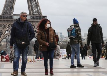 Por primera vez Francia supera los 30 mil contagios diarios de COVID-19