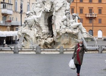 Italia supera los 10,000 contagios de COVID por primera vez desde mayo
