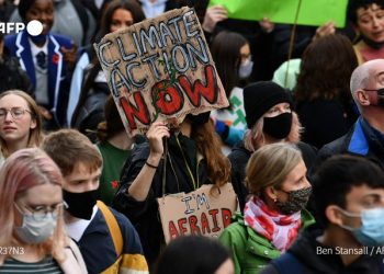 Miles de jóvenes toman Glasgow para exigir justicia climática y racial