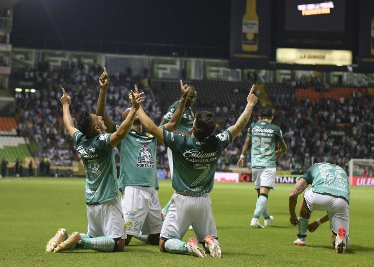 Angel Mena celebrates his goal 1-0 of Leon during the game Leon vs Puebla, corresponding to the Quarterfinals second leg match of the Torneo Apertura Grita Mexico A21 of the Liga BBVA MX, at Nou Camp Stadium, on November 28, 2021.



Angel Mena celebra su gol 1-0 de Leon durante el partido Leon vs Puebla, correspondiente al partido de Vuelta de Cuartos de Final del Torneo Apertura Grita Mexico A21 de la Liga BBVA MX, en el Estadio Nou Camp, el 28 de noviembre de 2021.