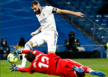 Real Madrid se impone 2-1 al Rayo Vallecano en la J13 de la Liga de España