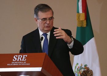 Falso que Ken Salazar haya solicitado aplazar la discusión de la reforma eléctrica: Marcelo Ebrard
