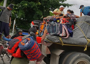 Caravana migrante continúa su paso por el estado de Oaxaca
