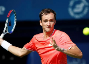 Lo bueno de jugar con Djokovic es que estoy en la final: Medvedev