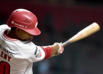 Omar Zeleny, Campeón bases robadas en la LIM