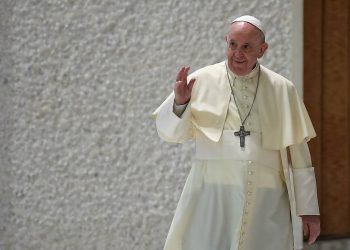 Papa Francisco llama a los jóvenes a ser la conciencia crítica de la sociedad
