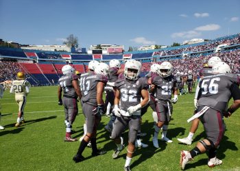 Burros Blancos vencen 21-14 a Pumas CU y se llevan el Clásico Estudiantil de Futbol Americano