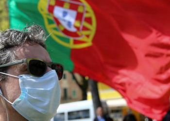 Portugal aprueba medidas para atajar la quinta ola de COVID-19 tras fiestas navideñas