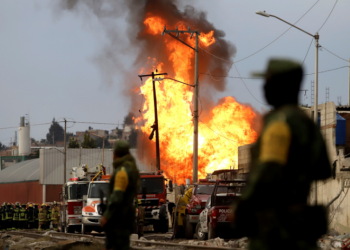 Sube a cinco la cifra de muertos por la explosión de un gasoducto en Puebla