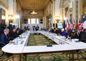Ministros de Sanidad del G7 analizan estrategias contra la ómicron