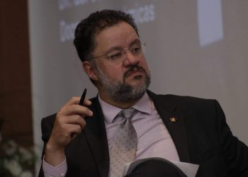 No se puede sacar a la calle a gente uniformada y armada sin estándares muy altos de vigilancia: López