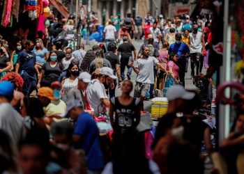 Gobierno rechaza el “cierre” de Brasil tras confirmar cinco casos de ómicron