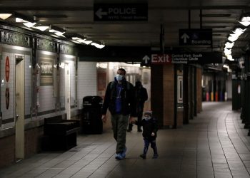 El metro de Nueva York suspende 3 líneas por impacto de COVID-19 en su personal