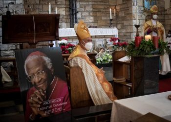 Misas multitudinarias y vigilias en toda Sudáfrica para despedir a Tutu