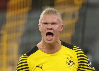 El Borussia Dortmund vence al Fürth y sigue al Bayern de Múnich