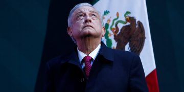 López Obrador lamenta la muerte del trovador cubano Vicente Feliú