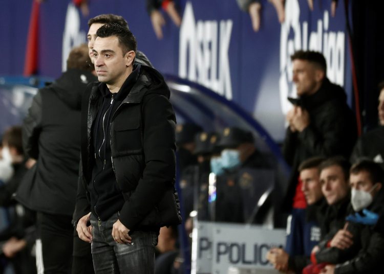 PAMPLONA, 12/12/2021.- El entrenador del Barcelona Xavi Hernández, durante el partido de la jornada 17 de LaLiga Santander en el estadio de El Sadar en Pamplona. EFE/ Jesús Diges