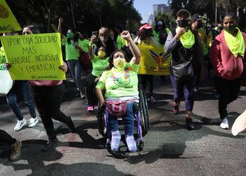 Marchan en México para visibilizar a las personas con discapacidad